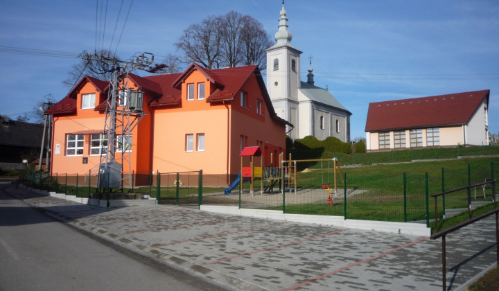 Chodník ku DN - úprava okolia.