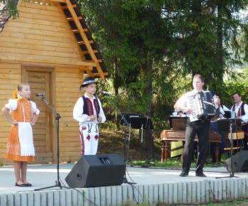 Vydarený folklórny festival 11.9.2011 